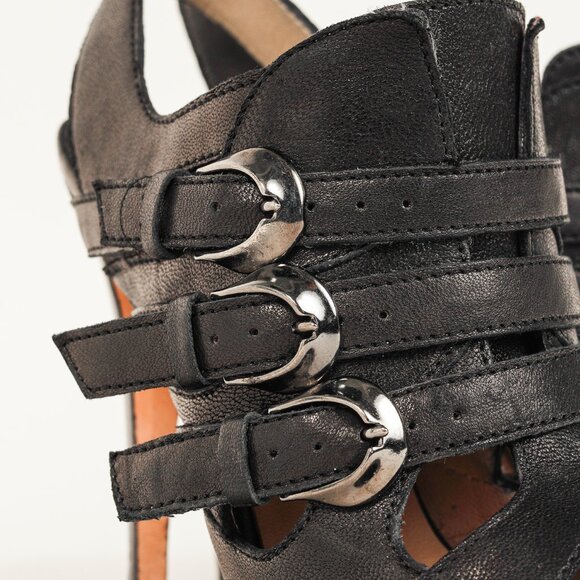 Manolo Blahnik Black Leather Buckled Gladiator Sandals - Picture 7 of 9